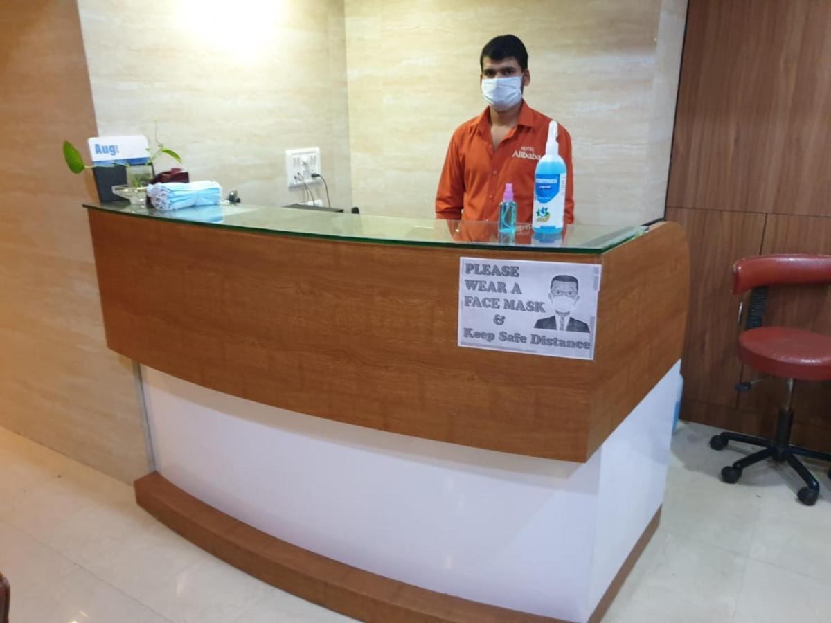 Hotel Alibaba Мумбай Екстериор снимка