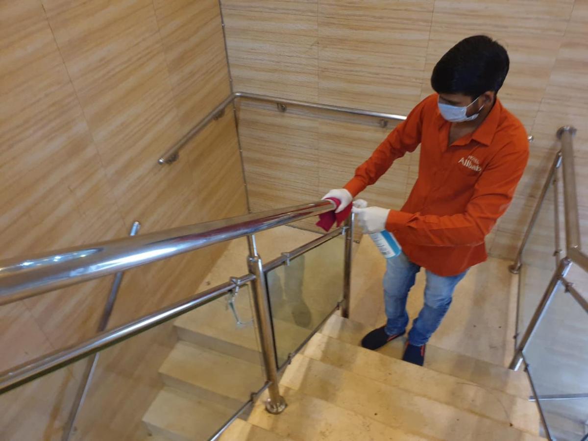 Hotel Alibaba Мумбай Екстериор снимка