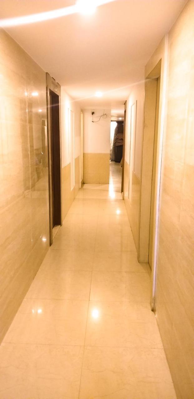 Hotel Alibaba Мумбай Екстериор снимка