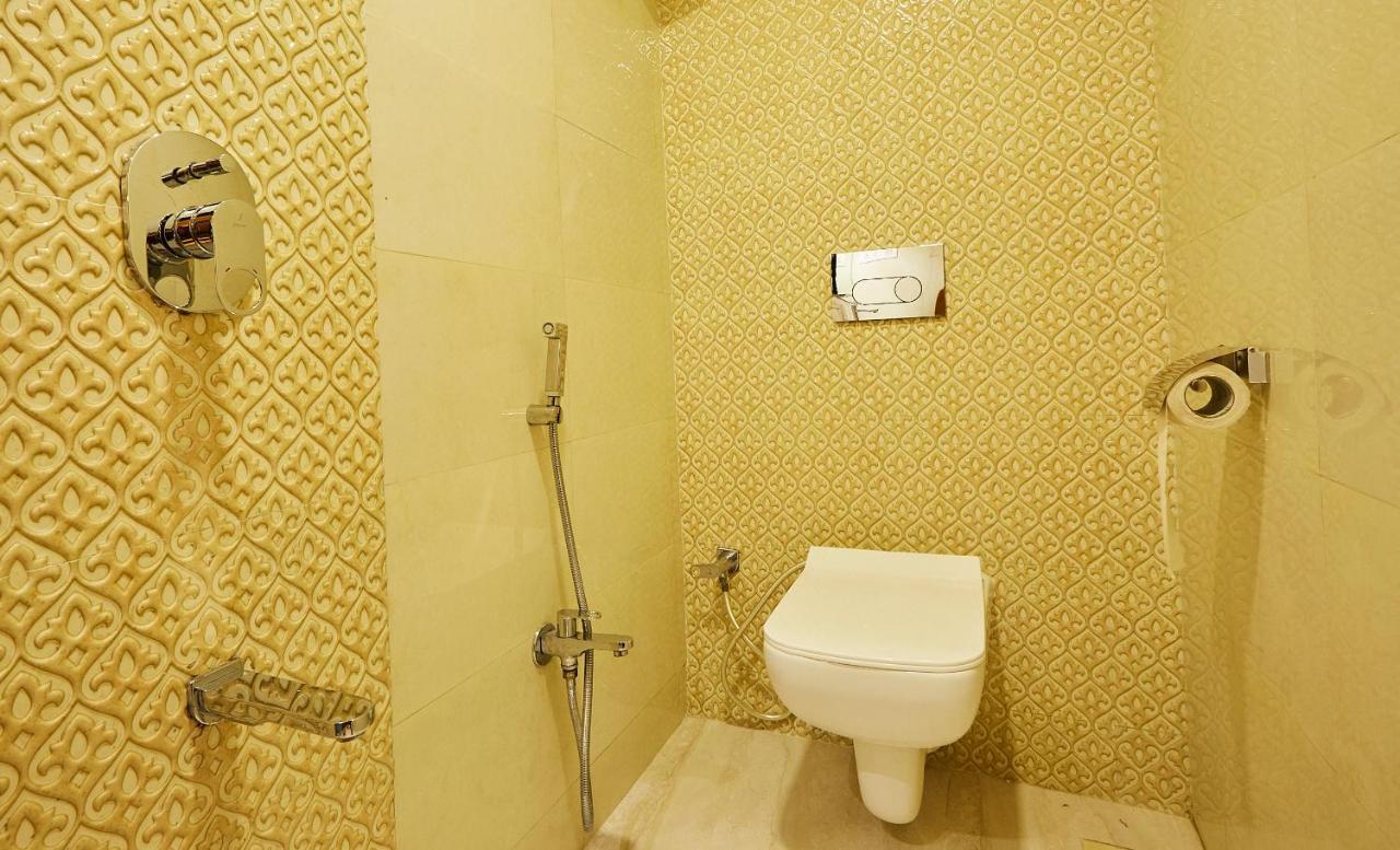 Hotel Alibaba Мумбай Екстериор снимка