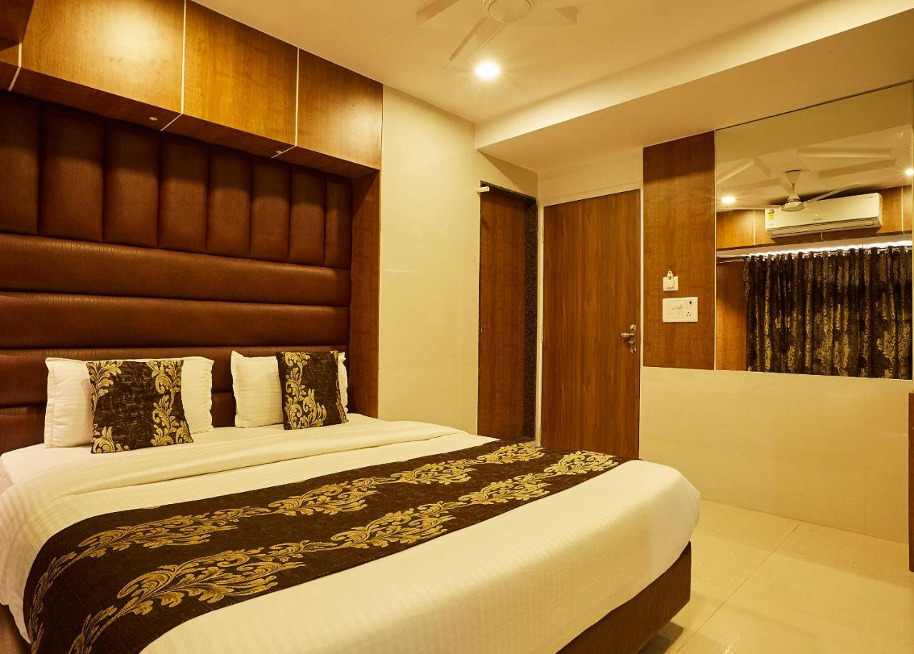 Hotel Alibaba Мумбай Екстериор снимка