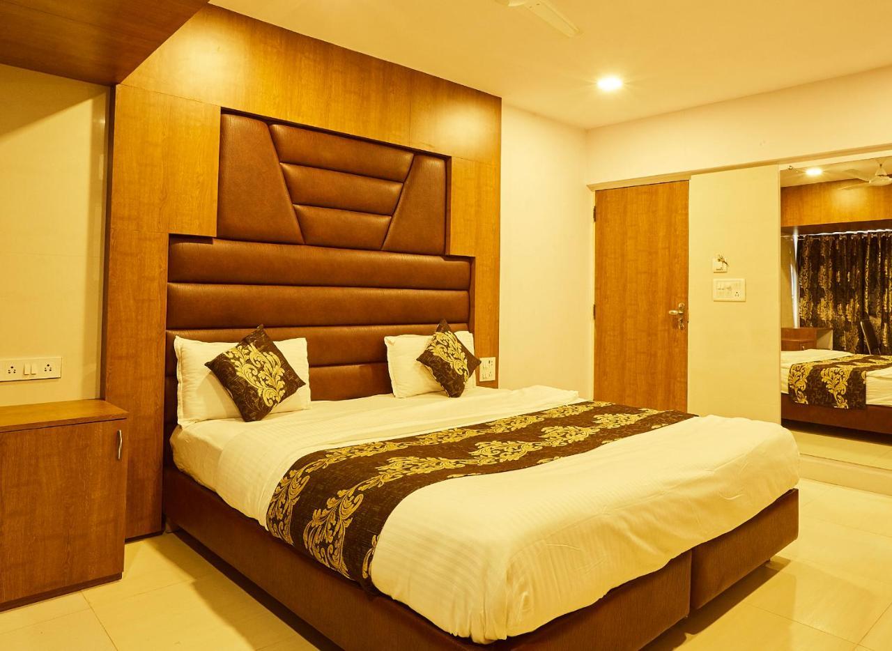Hotel Alibaba Мумбай Екстериор снимка